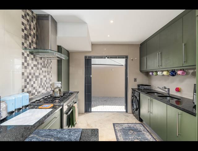 2 BEDROOM FREEHOLD TO LET IN KENRIDGE